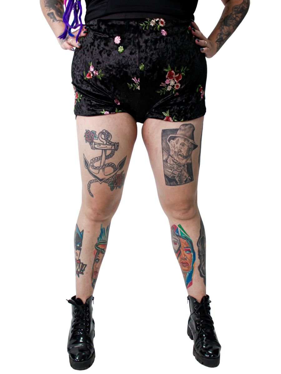 Shorts Hot Pants Veludo Bordado Jannet